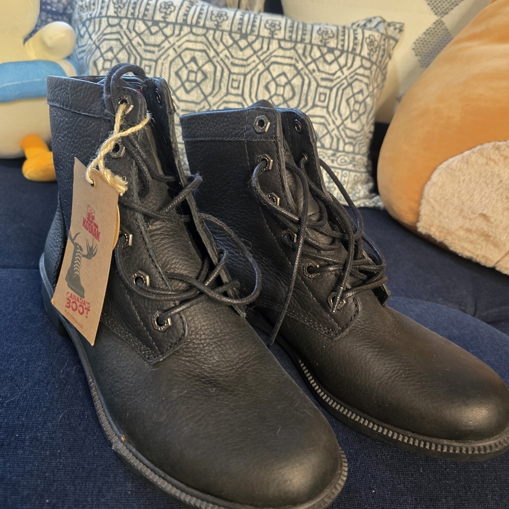 Kodiak Black Leather Waterproof Work Boot with Branded Tag